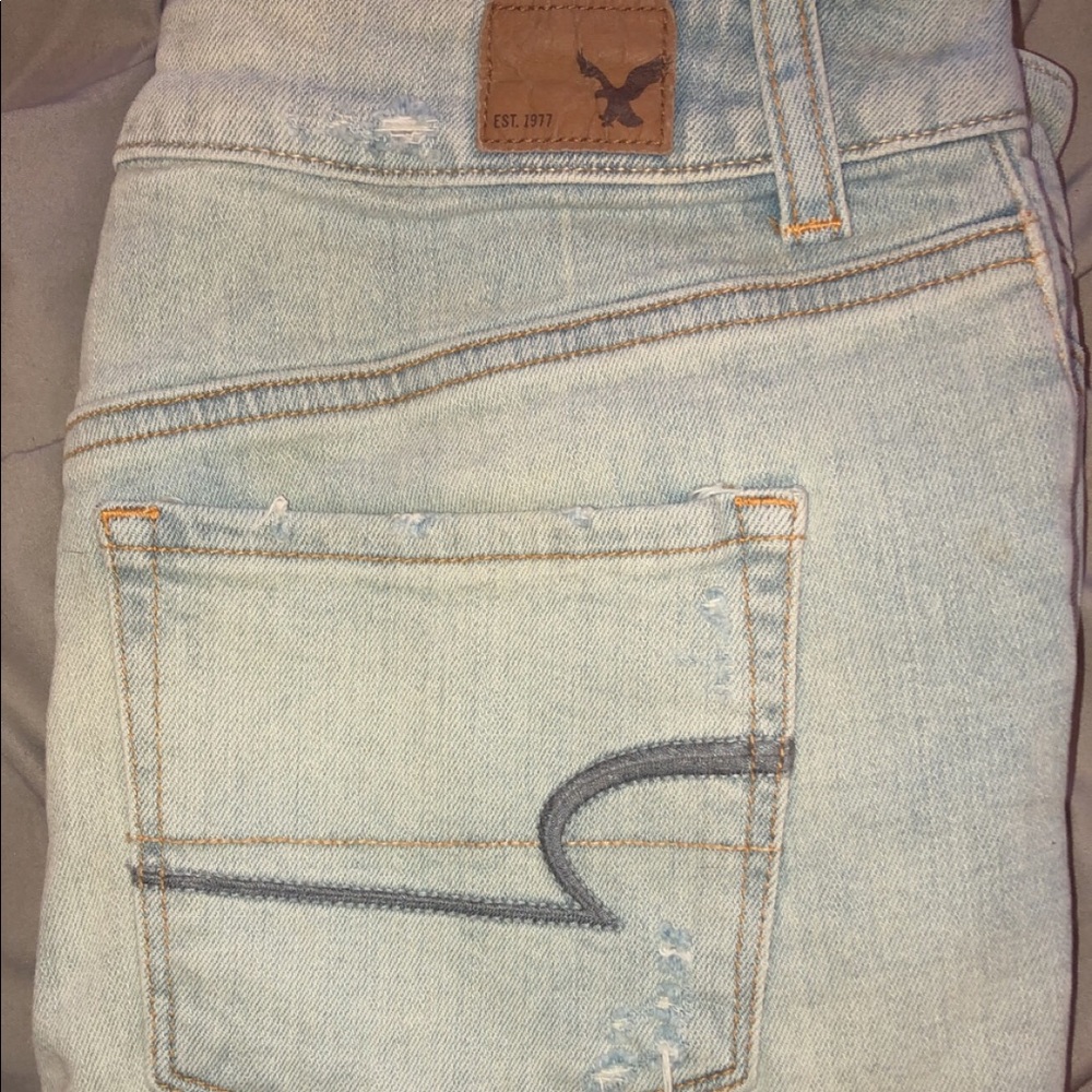 American Eagle Jean light wash jean shorts!